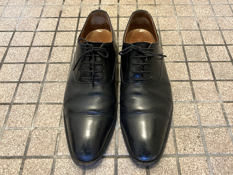 SCOTCH GRAIN（スコッチグレイン）のR1813（E）を購入。撥水レザーを使用しつつ、通気性を持ち合わせたフォーマルなストレートチップな革靴をご紹介。レビュー