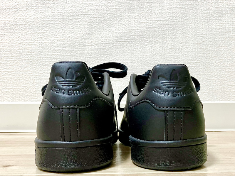 adidas（アディダス）のスタンスミス（FX5499）の黒を購入。ヒールカウンター